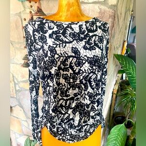 Vintage Aritzia wilfred long sleeve top shirt open back black and white floral